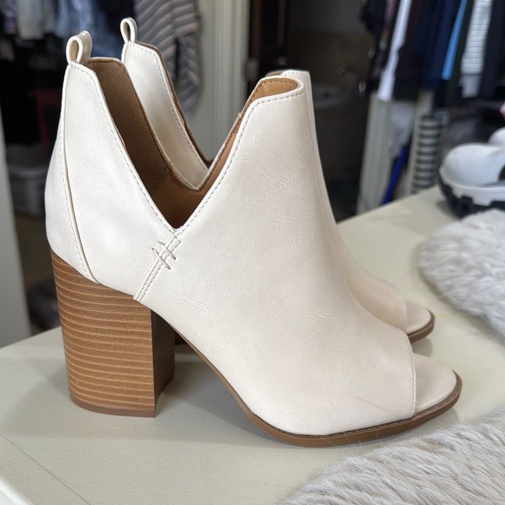 Chic White Peep-Toe Ankle Boots Sz 7.5